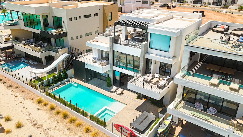 Luxury Beachside 7 Bedroom Home