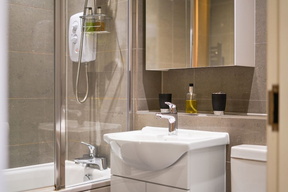 Heathrow Living Serviced Apartments by Ferndale