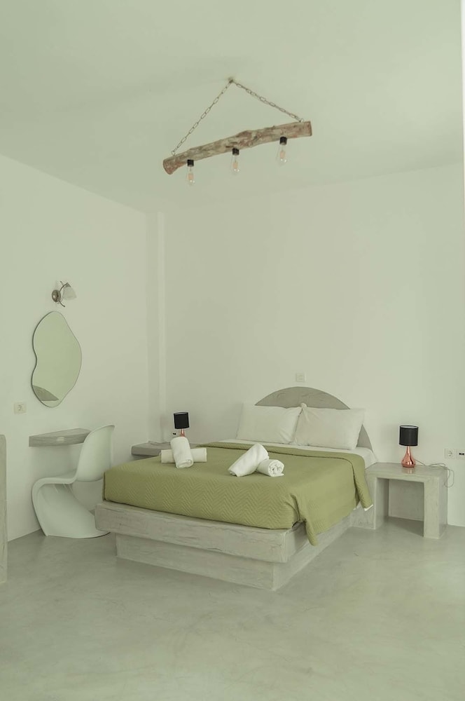 Loukas & Emma Eco Houses