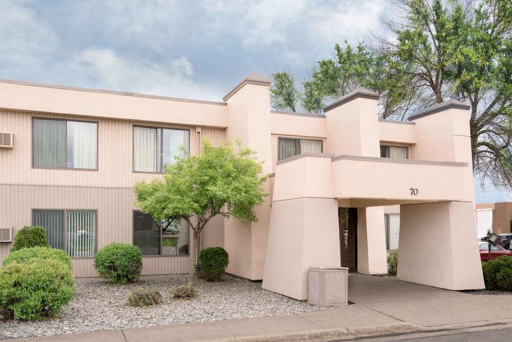 St Cloud Vacations - Days Inn by Wyndham St Cloud - Property Image 1