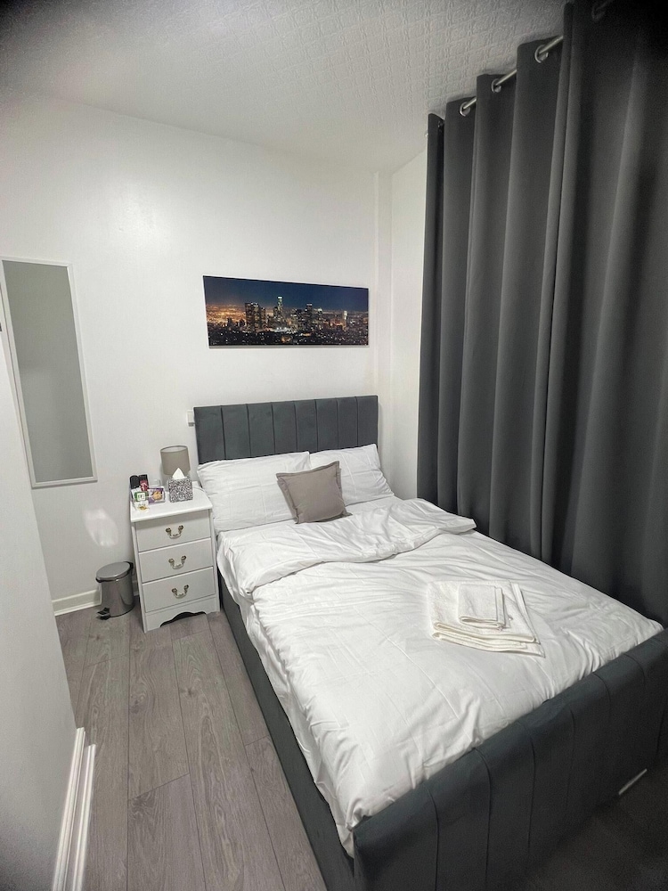 Lodge - Sleeps 10 & Free Parking