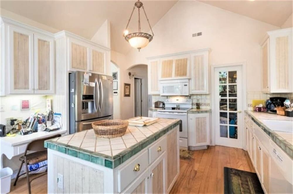 Light And Bright 3 Bedroom Home by RedAwning