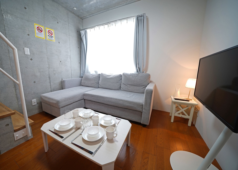 Laffitte Hirai Condominium Hotel