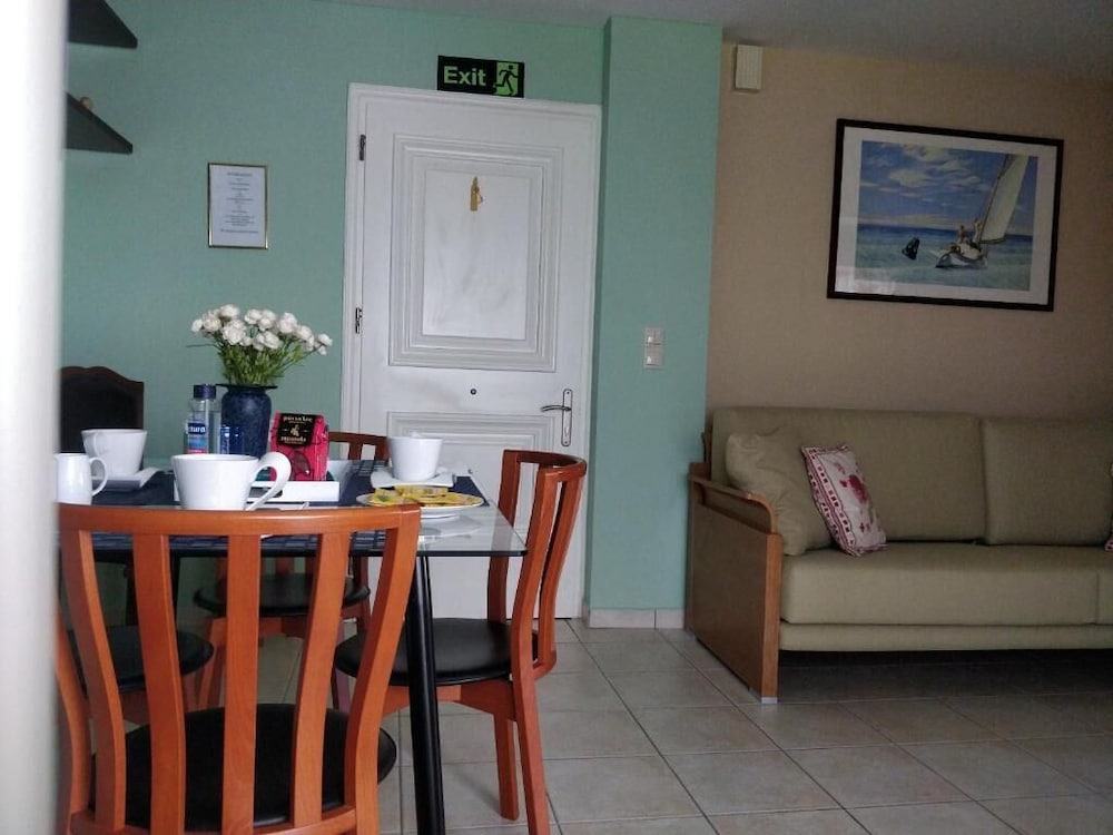 Sior Dionysios Apartments