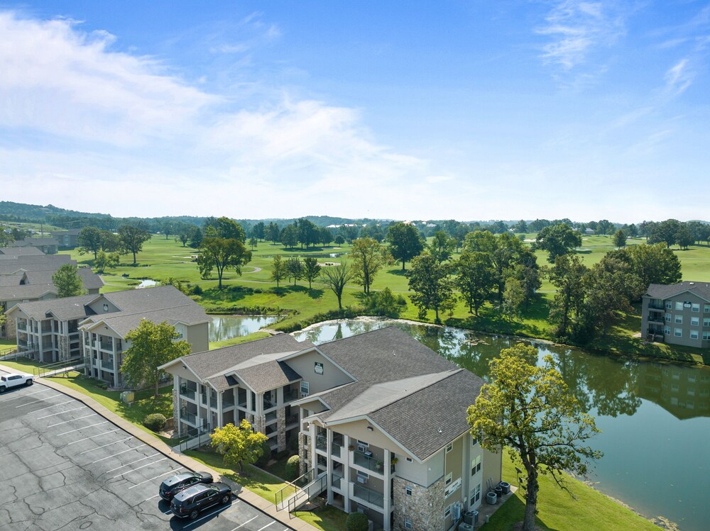 Carefree Getaways 2 Bedroom Condo by RedAwning
