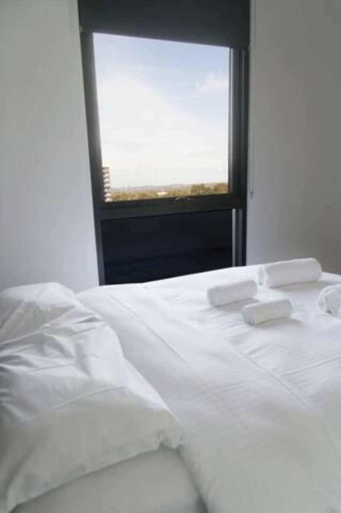 New Spacious 2 Bedroom With Gorgeous City Views view 4