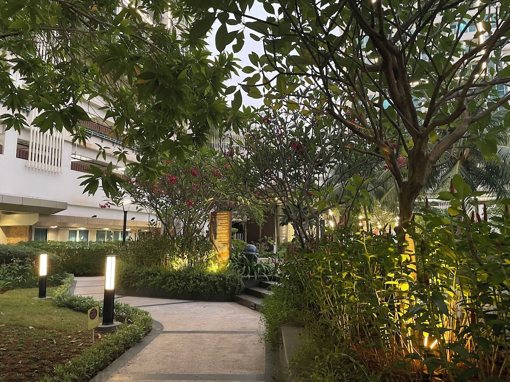 Staycation Jakarta Kensington Royal