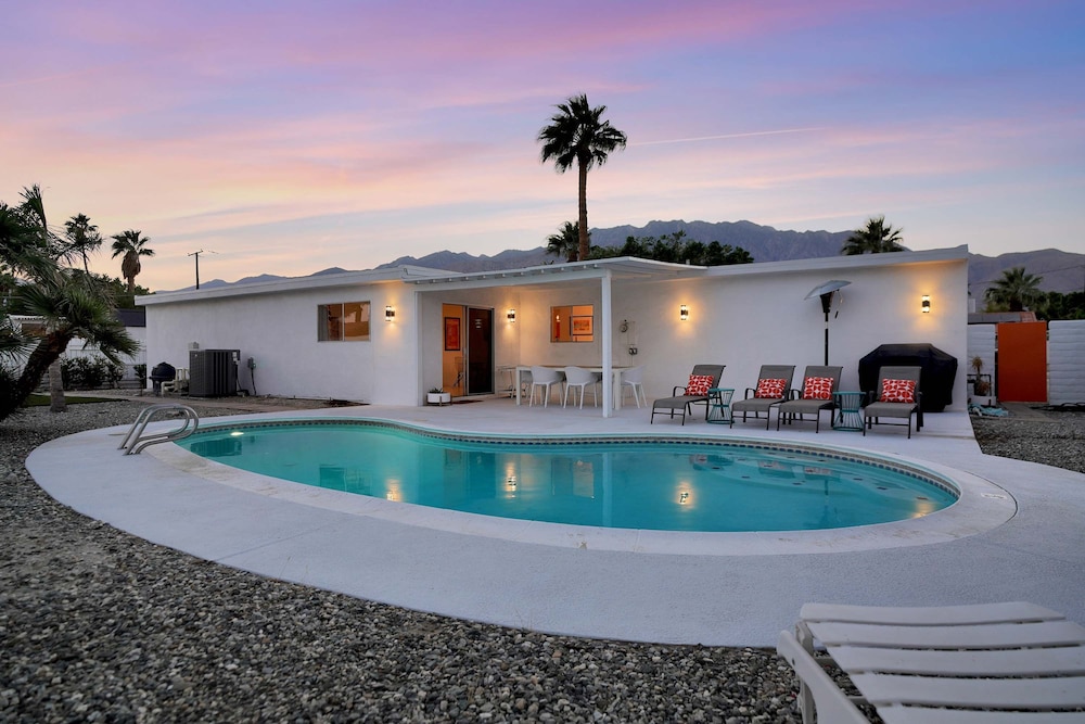 Retro Desert Retreat - Ideal Palm Springs