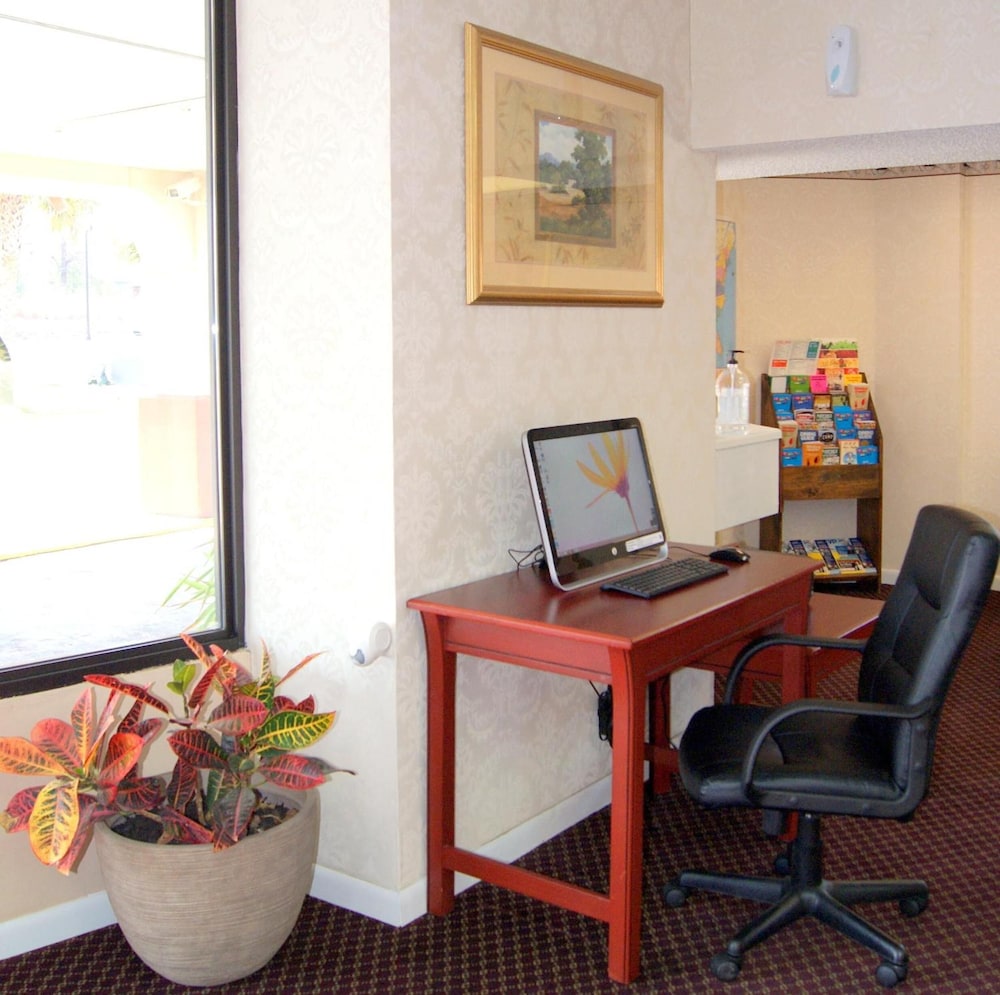 Red Carpet Inn