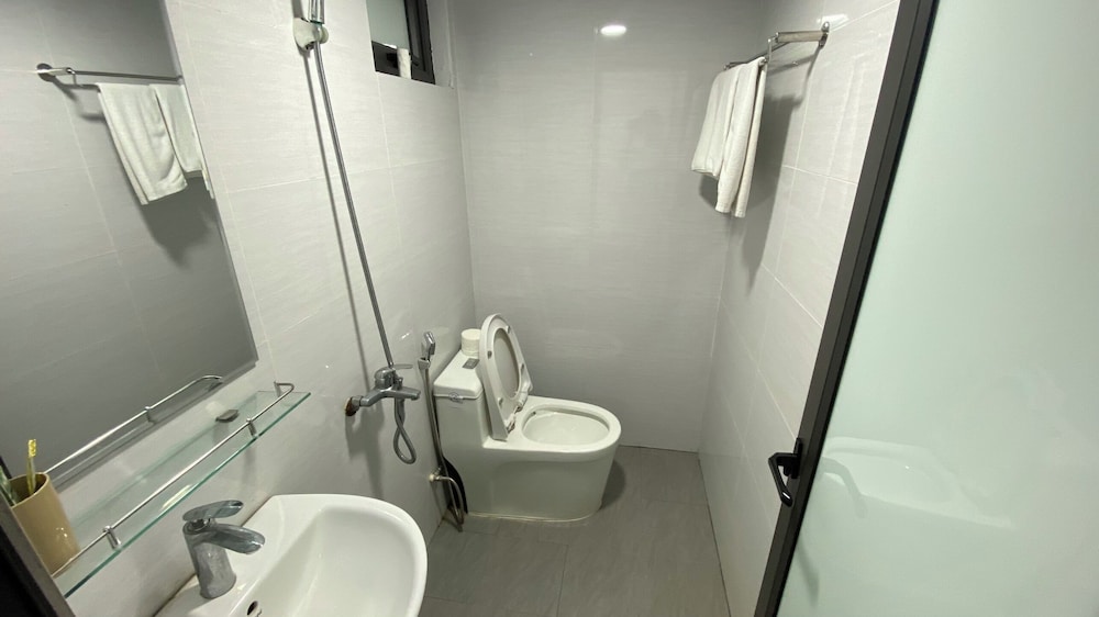Era Apartment Khuc Thua Du