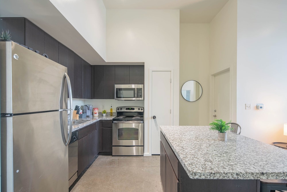 ROVE LIVING/KL - Roosevelt Point