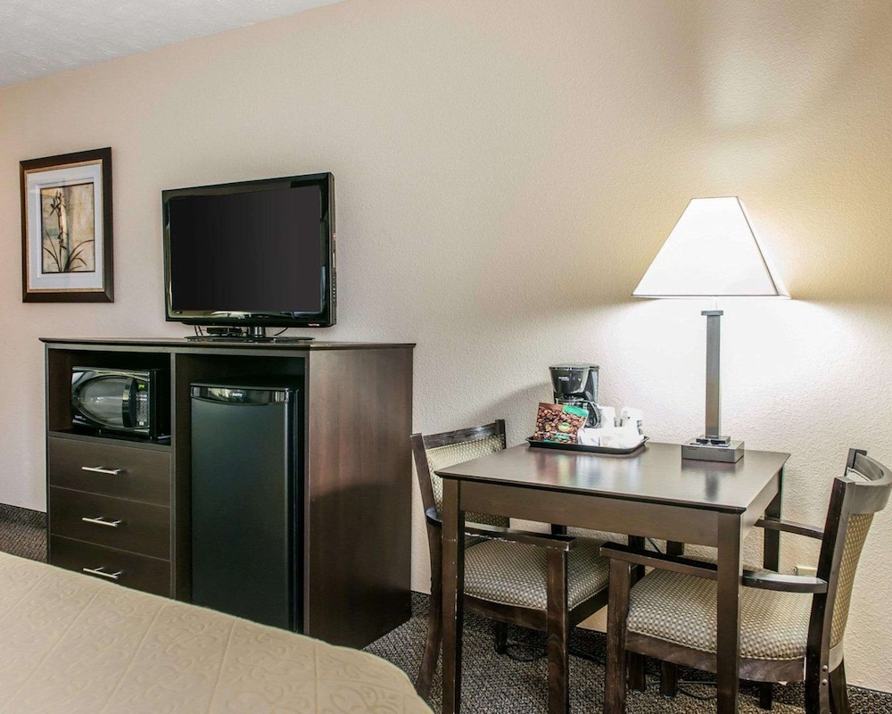 Mattoon Vacations - Quality Inn  Suites - Property Image 25
