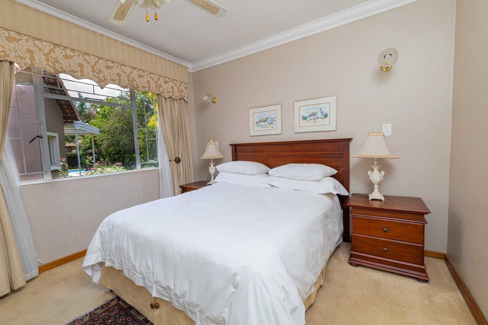 Royal Ridge Guest House and Apartments