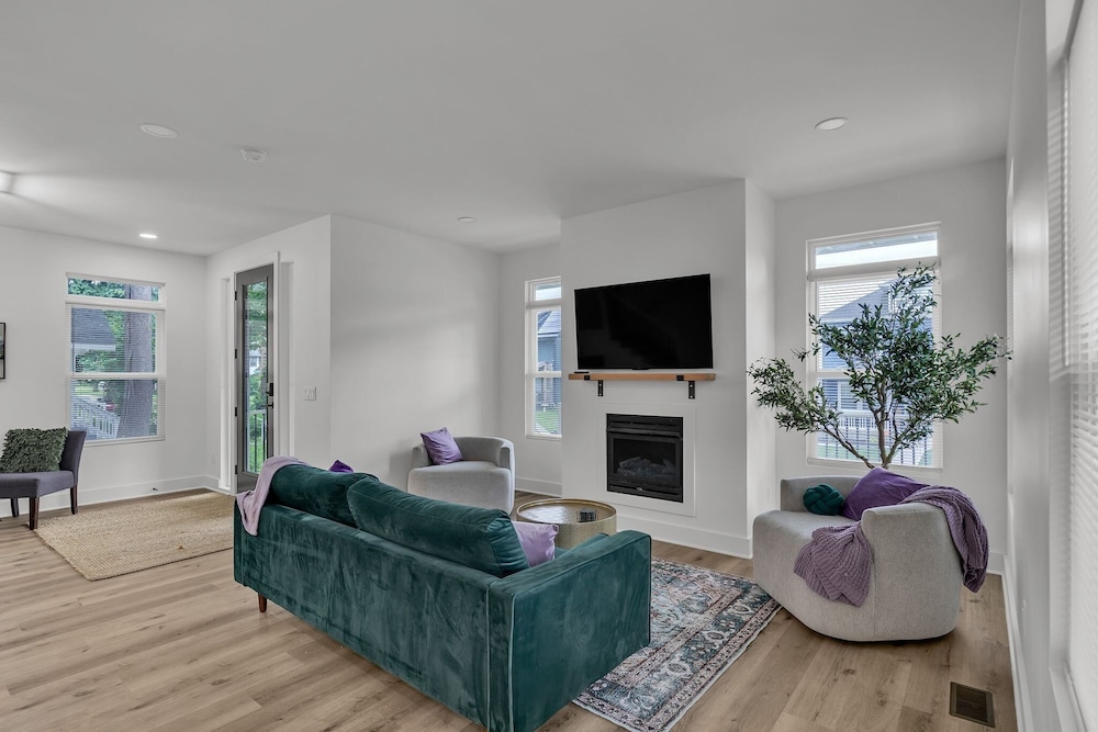 Brand-new 4br Unique Design Near Downtown Indy 4 Bedroom Home