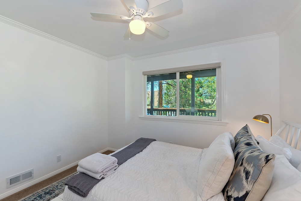 Casa Del Lago Spacious 4 Story Gated Home
