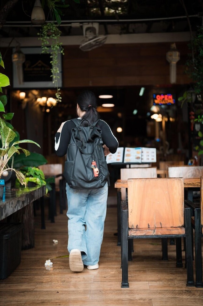 Nature Home Hostel & Cafe