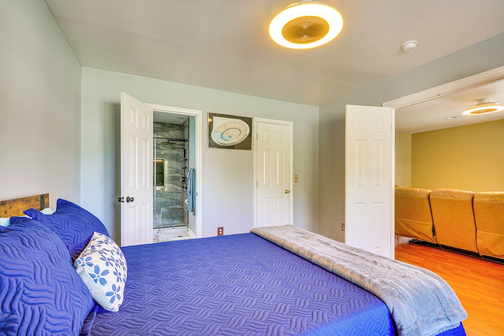 2 Mi to Dtwn Greensboro: Pet-friendly Retreat!