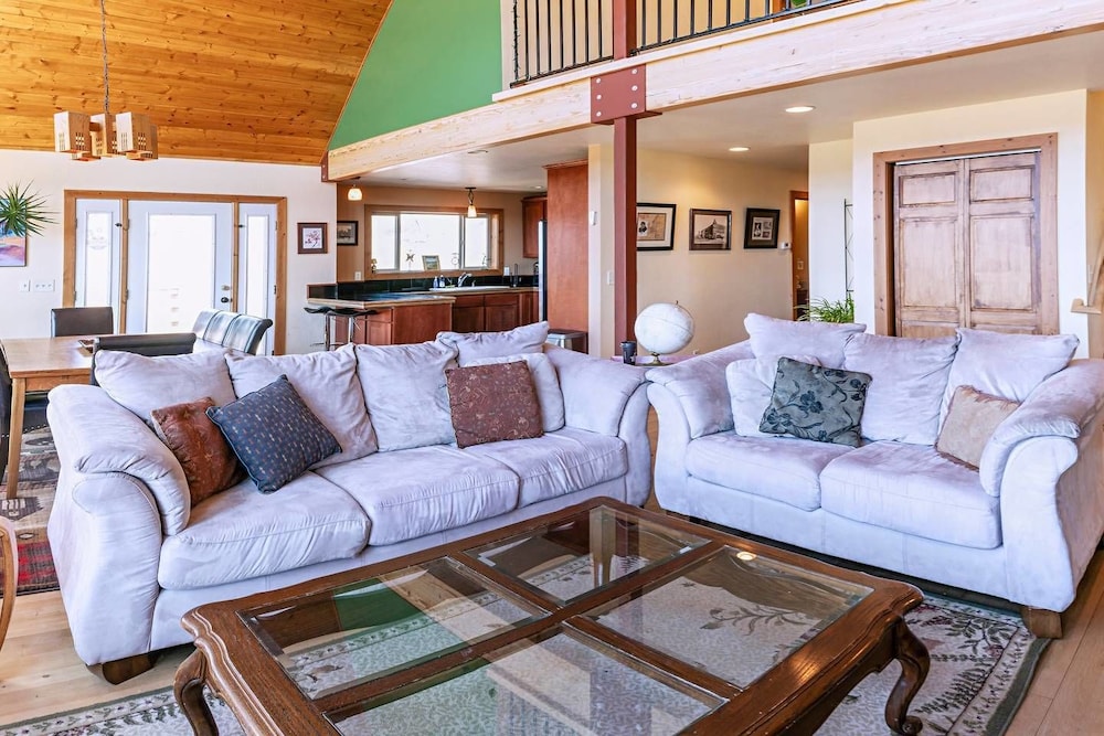Ashland Vacations - Sunset Chalet - 2600 Sq.ft. Multi-seasonal Retreat - Property Image 18