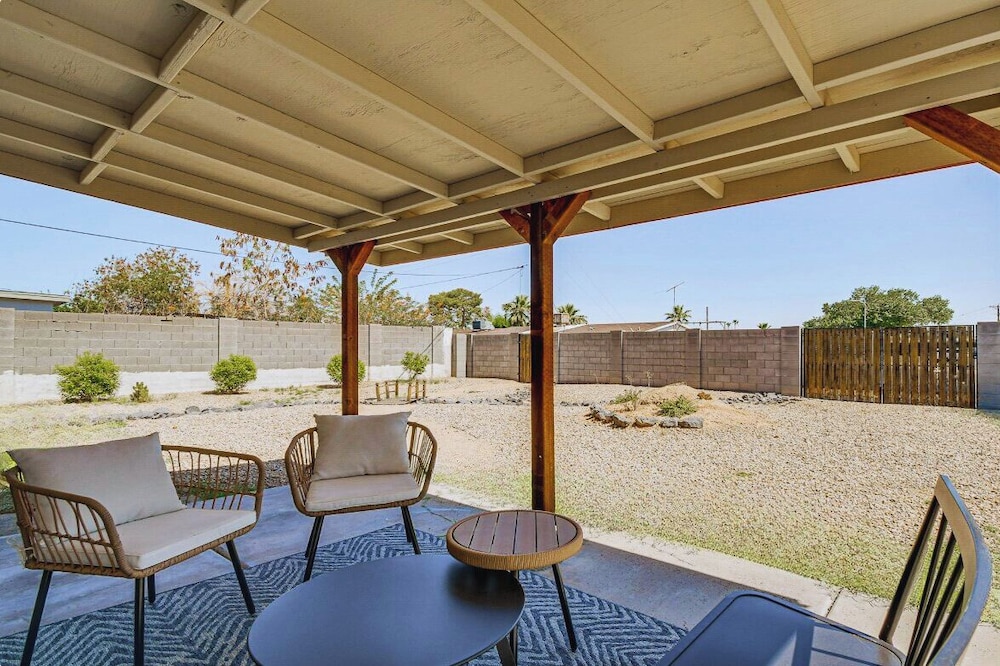 3 Mi to Old Town Scottsdale: Home w/ Patio!