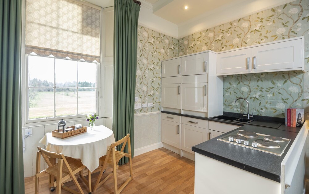 Exceptional One Bedroom Apartment view 5