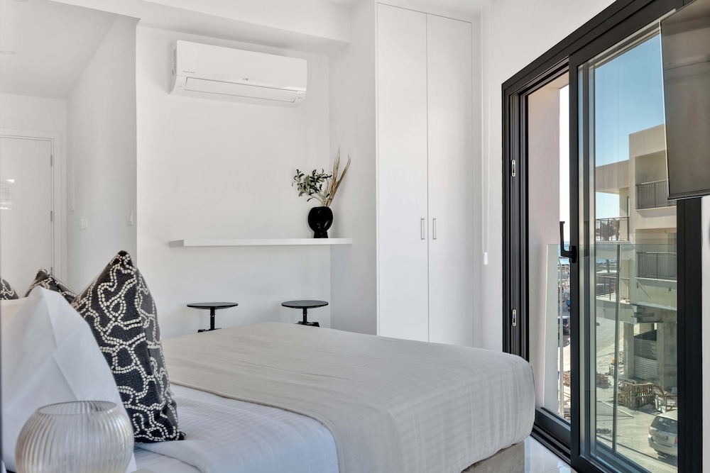 Phaedrus Living: Alkminis Seaside Suites Playa