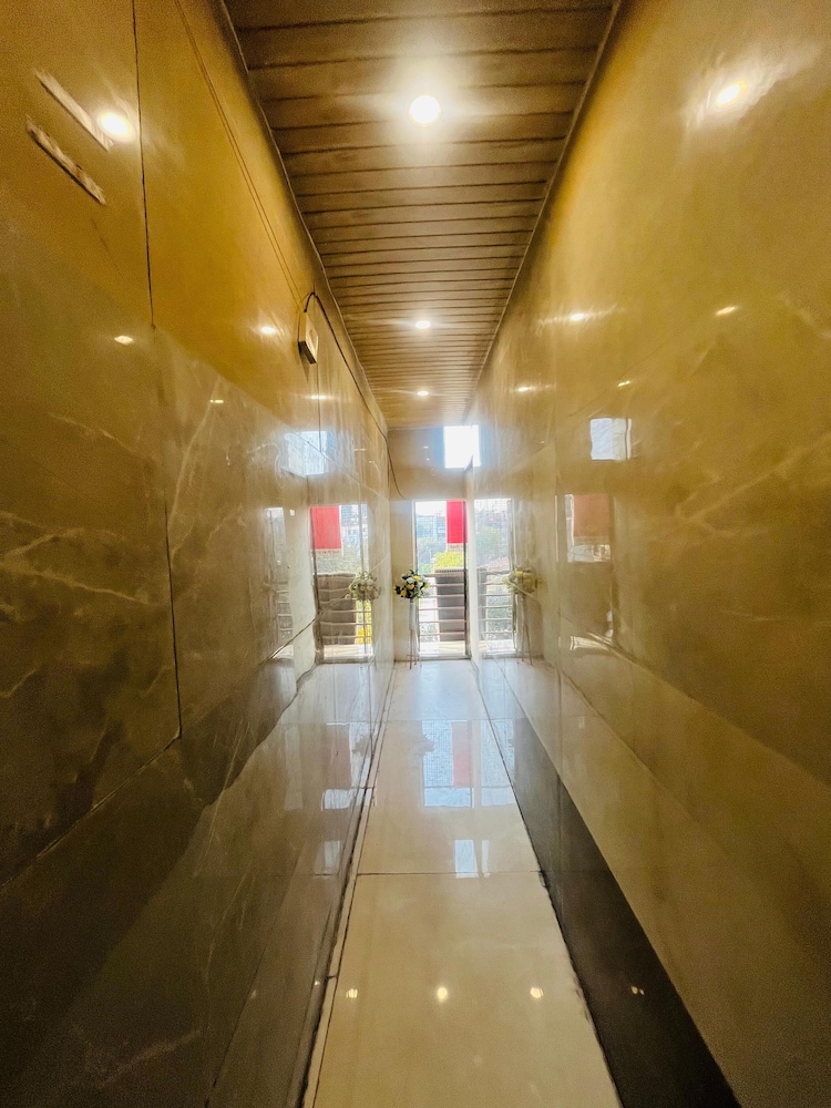 Roomshala Hotel Golden Residency