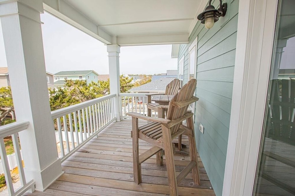 Life's A Beach 4 Bedroom Home by RedAwning