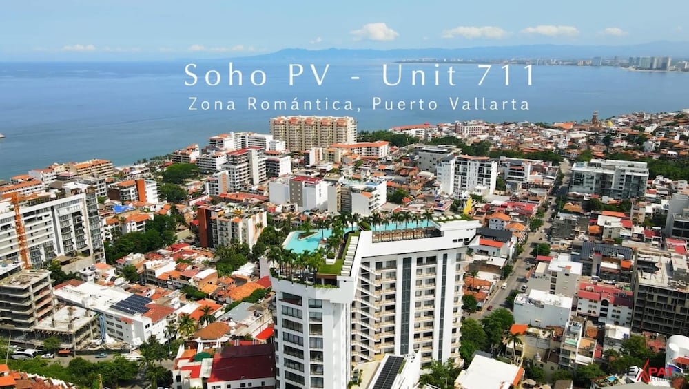 Soho PV Stunning Views Luxury Heated Rooftop Pool