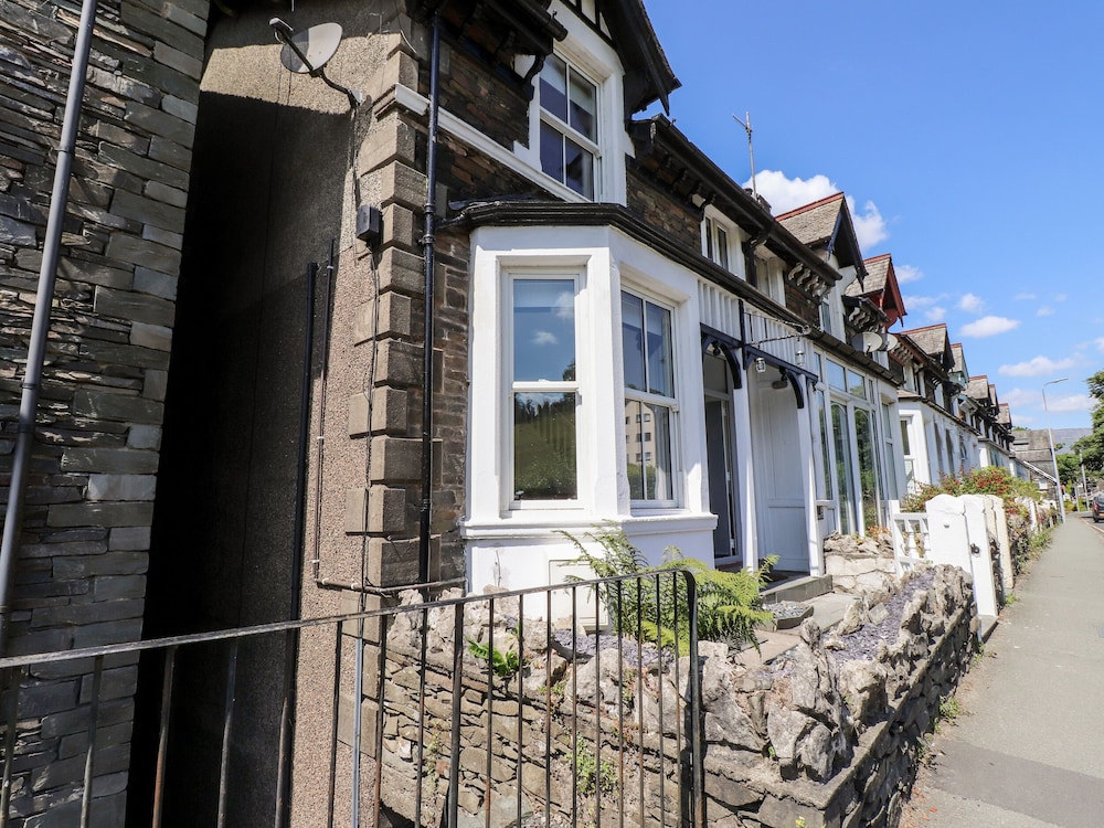 8 Waterhead Terrace