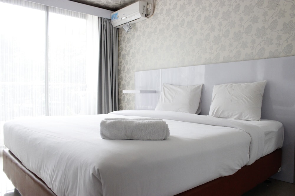 Relaxing Studio near ITB at Beverly Dago Apartment view 3