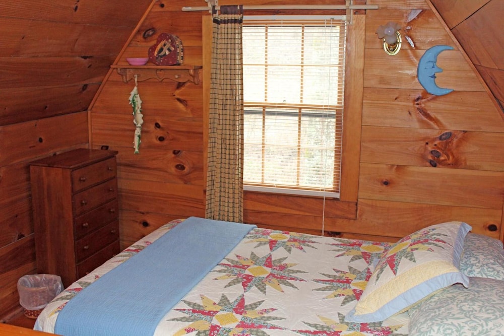 Henson Cove Place B&B with Cabin