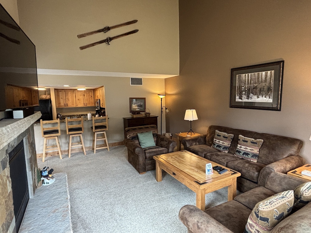 Quicksilver 1609 Premier 2-bedroom, ground floor 2 Condo