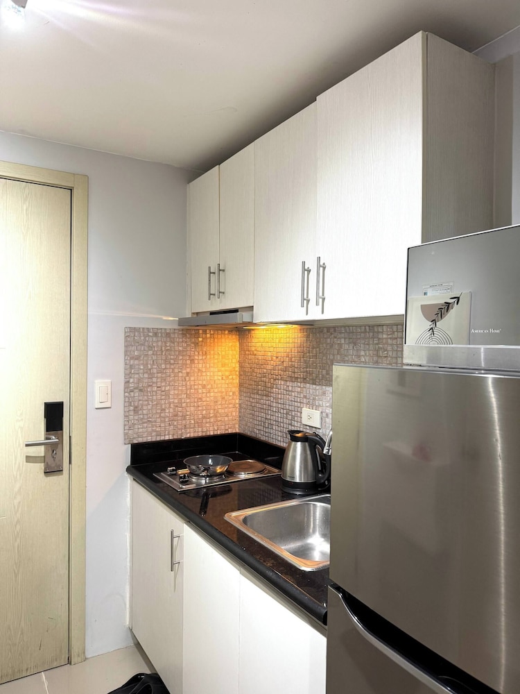 Entire Apartment in Makati City With Fast Wifi
