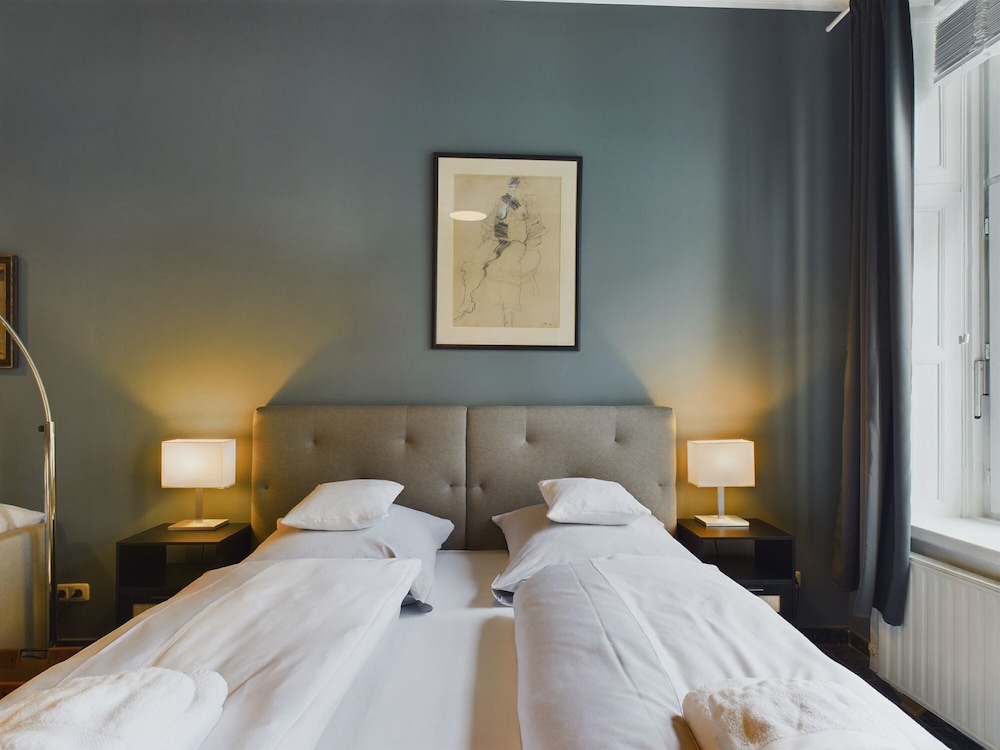 Art Apartments