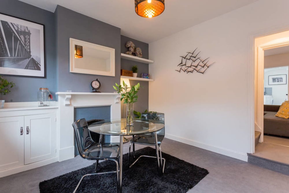Ashton House, Luton - inhabit short stays
