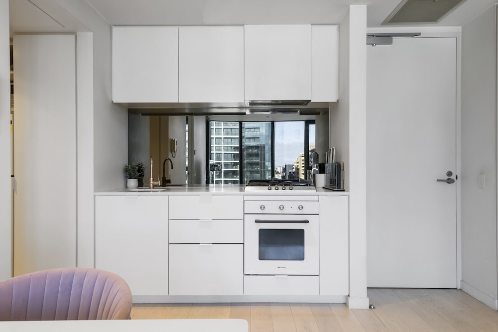 Bright South Yarra 1 Bed Flat Near Cafes & Shops