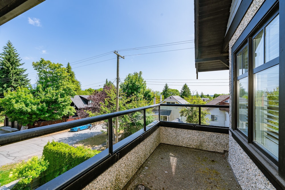 Elegant & Cozy Escape West Vancouver