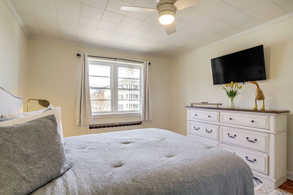 Cambridge Apt in Walkable Neighborhood