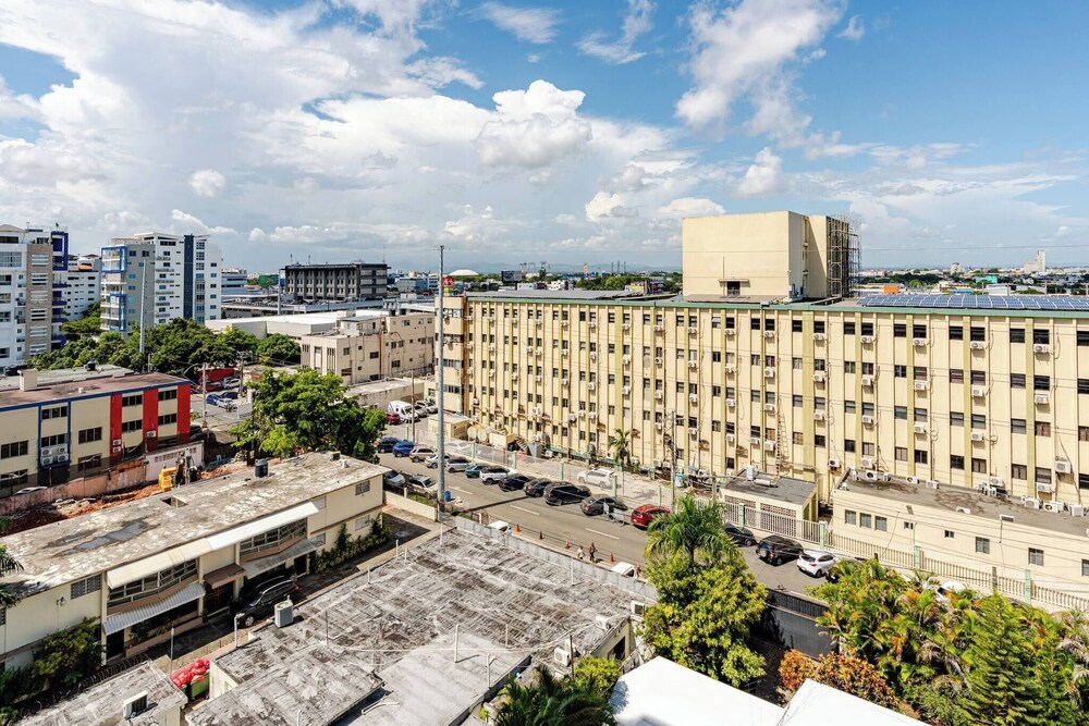 Luxurious Santo Domingo Apartment in Heart of the City, Wifi, Pool, Parking Free