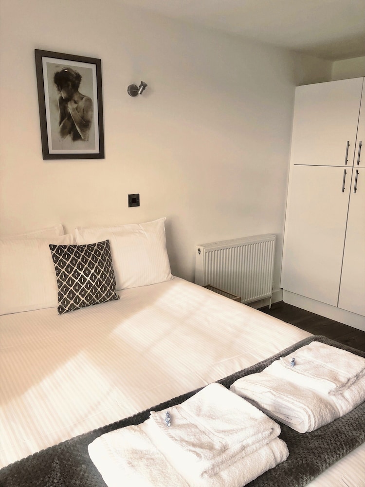 Fox House, Studio Apartments
