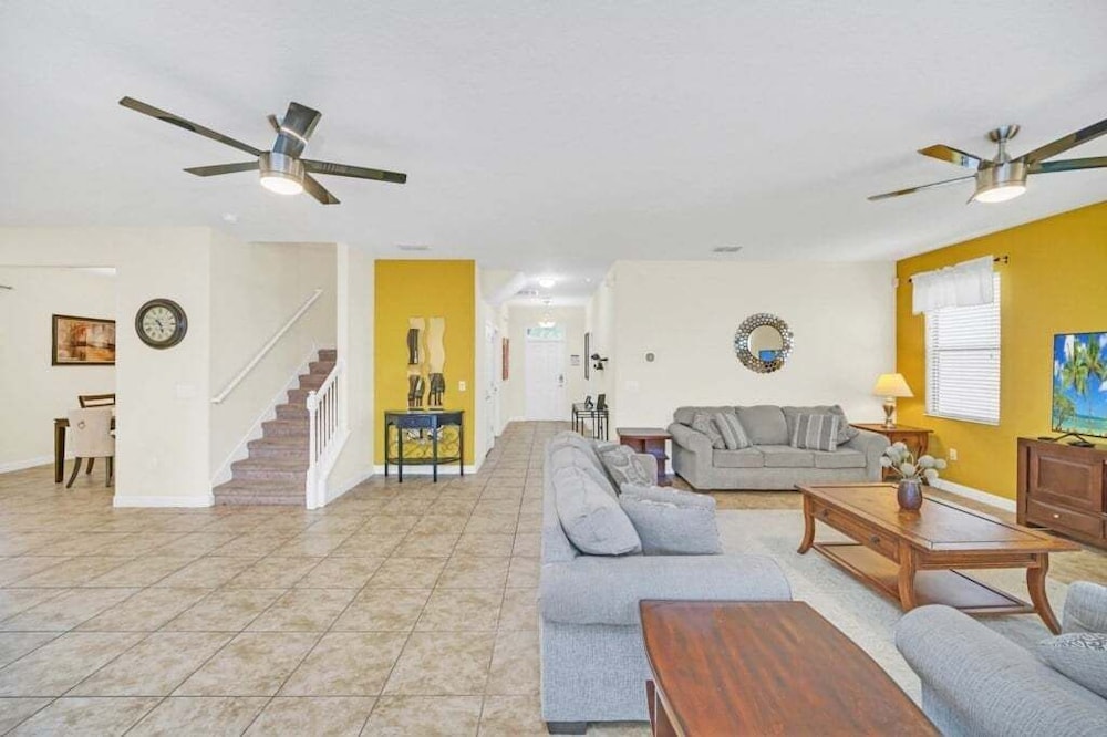 Incredible Pool Spa & Game Room Private Home! 6 Bedroom Villa