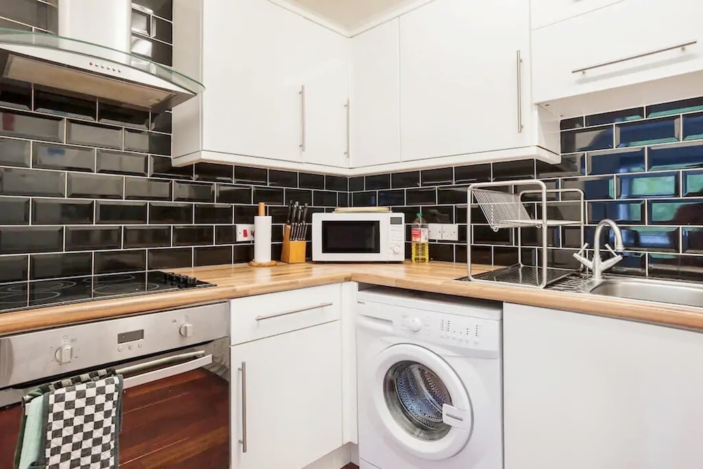 Modern and Homely 2 Bedroom by Canary Wharf