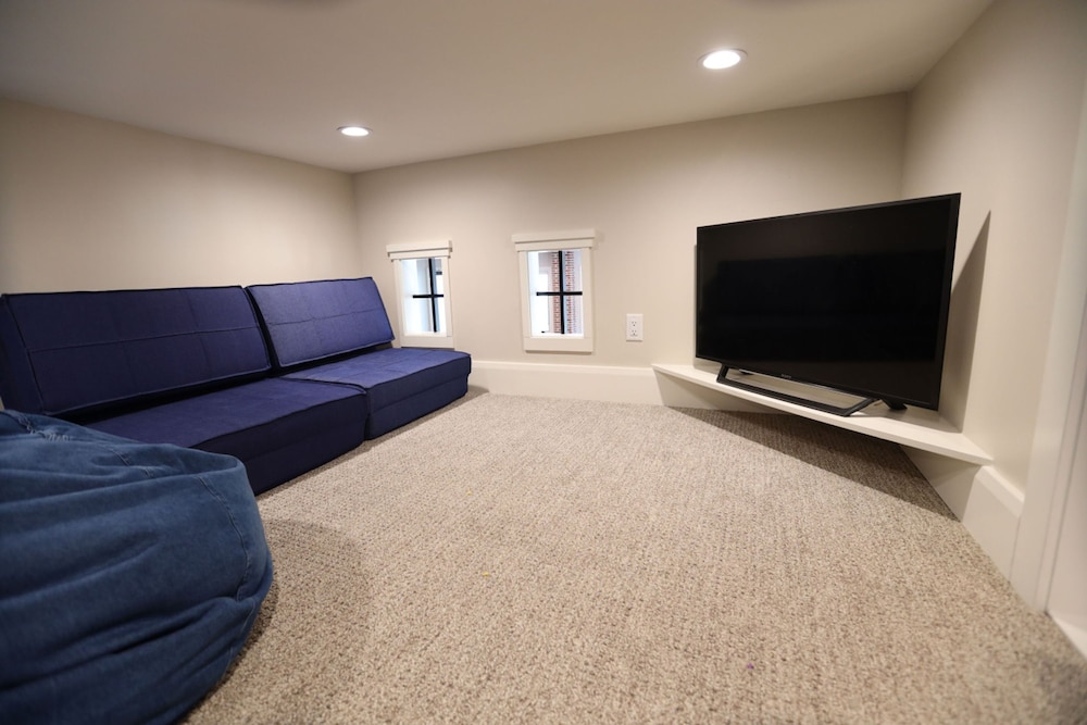 Glenn Haven Luxury Large Group Getaway Sleeps 60