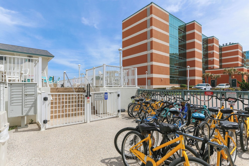 Exclusive Beach Access: VA Beach Studio Condo!