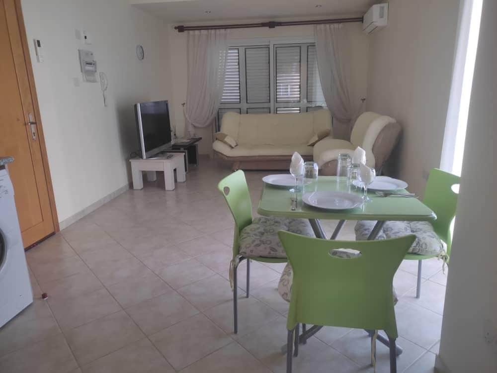 Captivating 1-bed House view 3