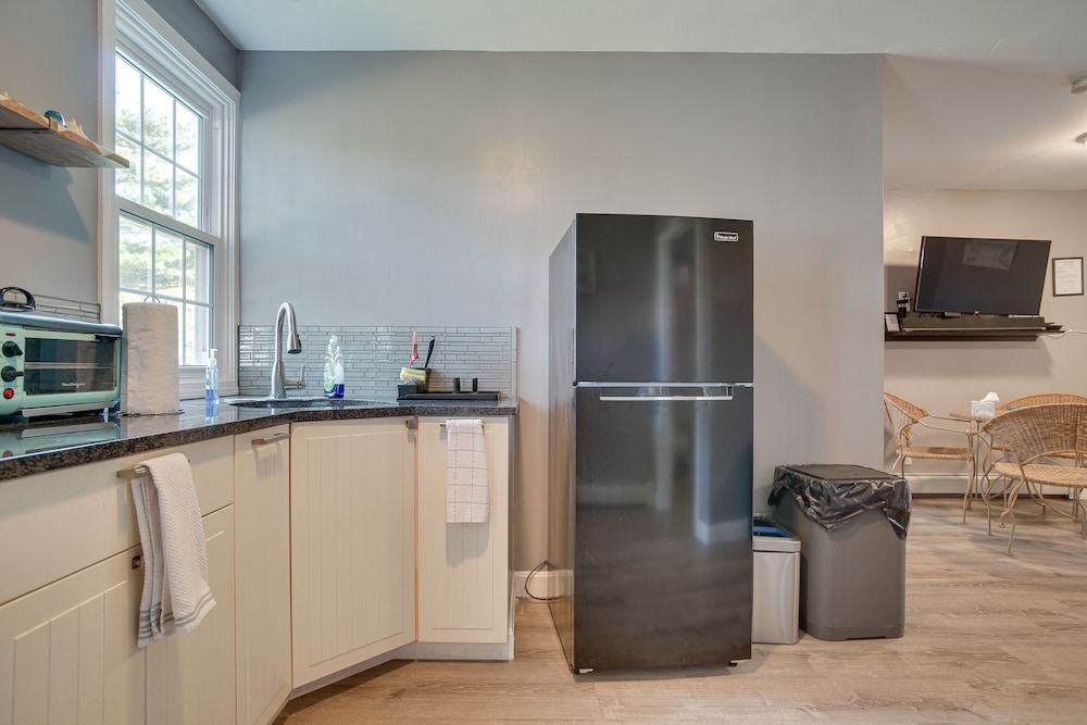 ~ 1 Mi to Beach: Cape Cod Apt in South Yarmouth