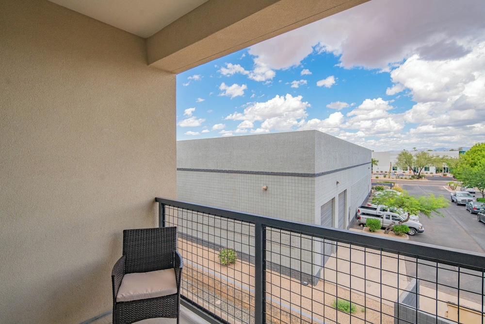 ROVE LIVING/KB - Scottsdale Grand