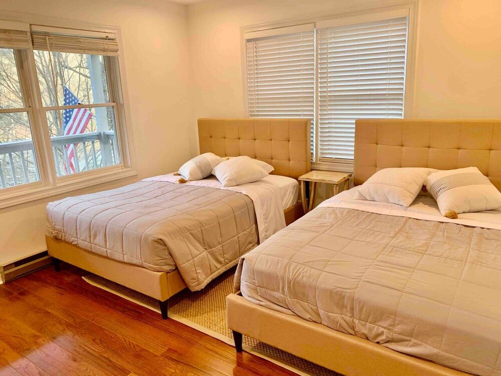 5 BR House- Mt Mitchell Golf Course on the River