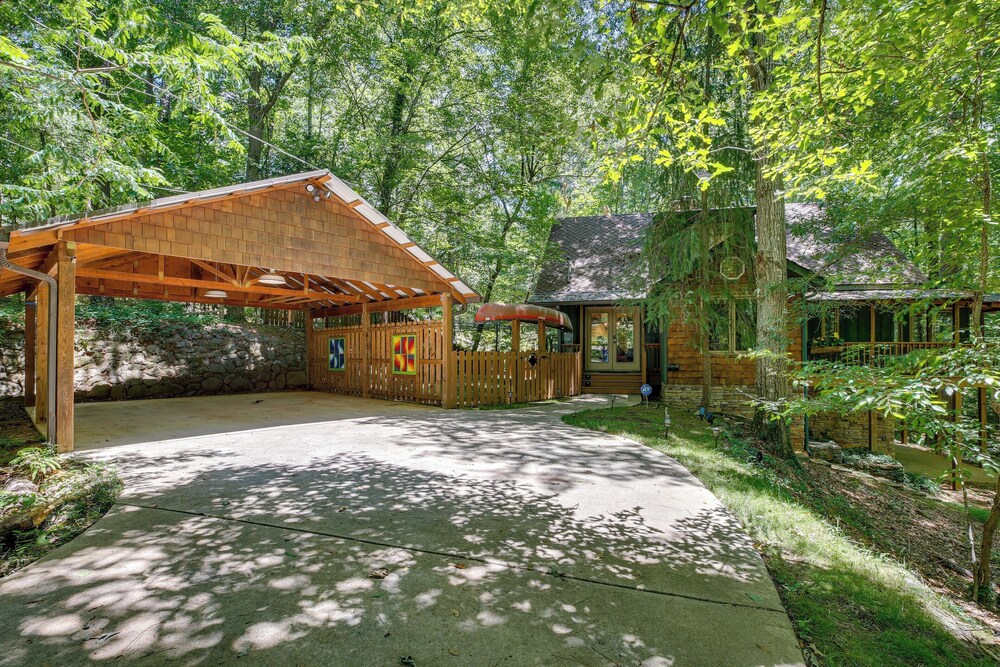 Pet-friendly Conyers Cabin - 23 Miles to Atlanta! view 4