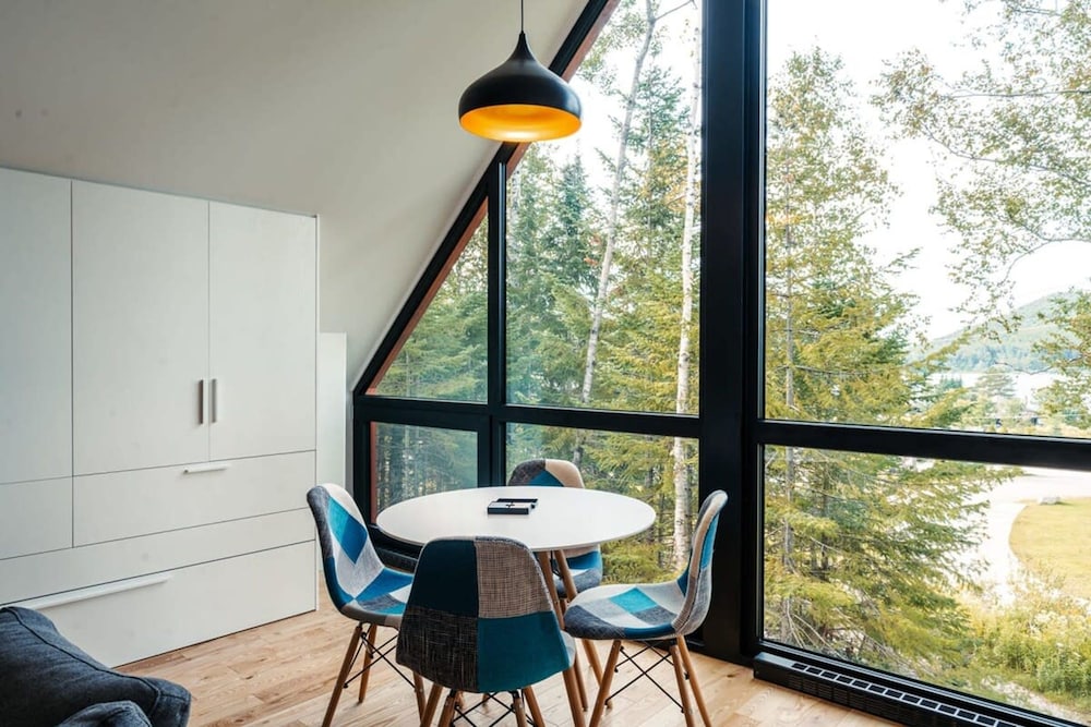 Bright Chalet With hot tub and Indoor Sauna